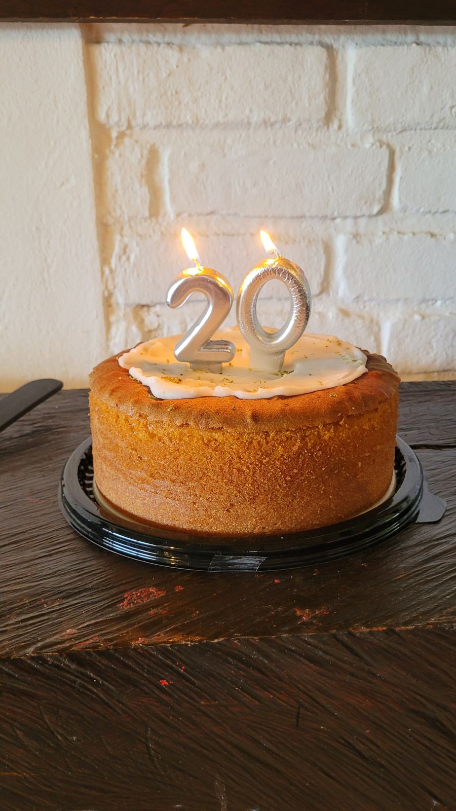 Torta con velas del número 20