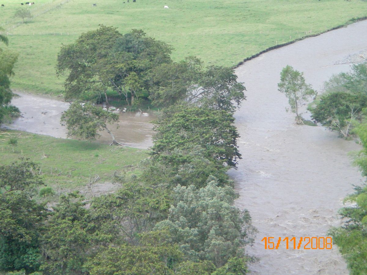 El río crecido junto a los potreros, en 2008